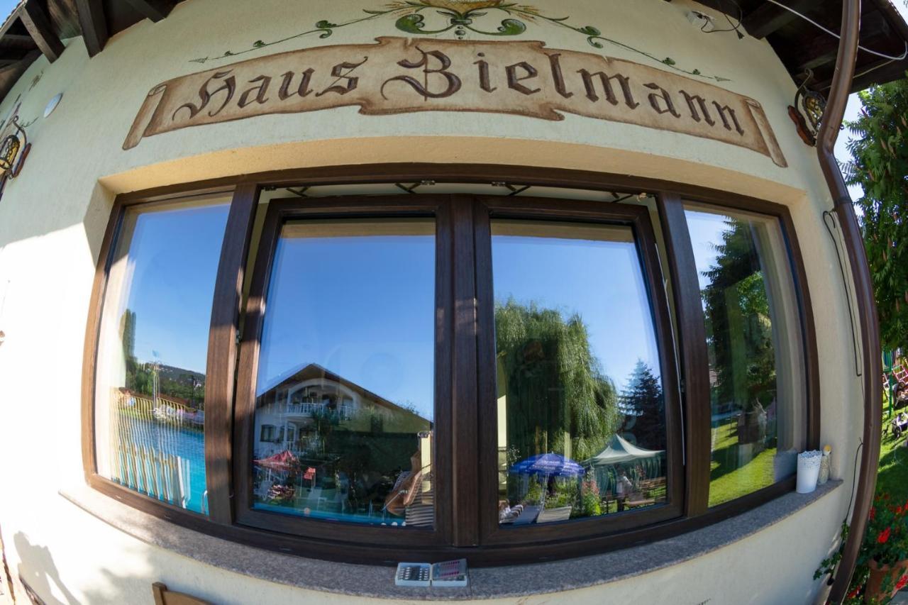 Hotel Bielmann Sînpetru Buitenkant foto